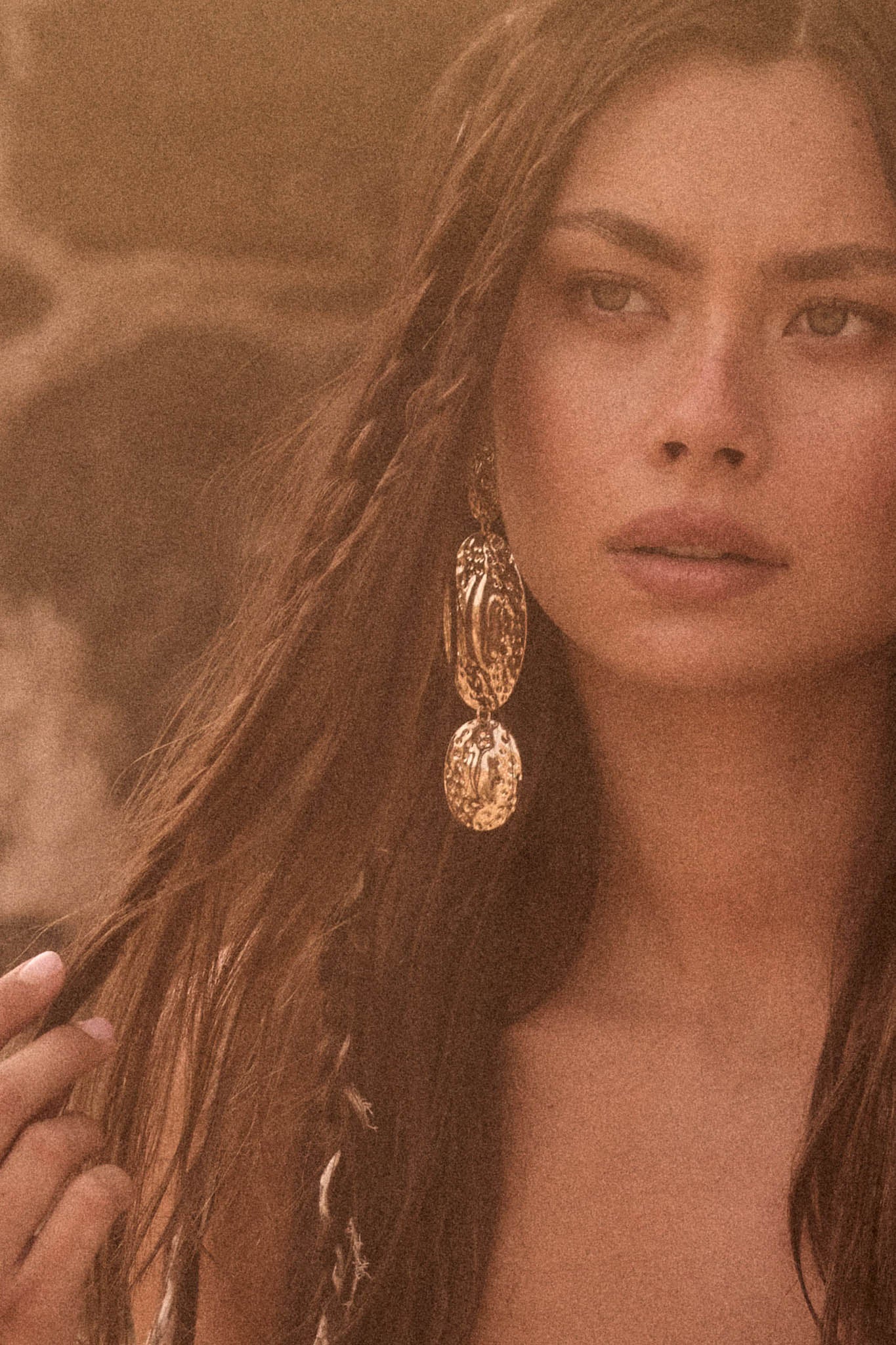 Benedict Hammered Gold Oval Dangle Earrings - ShopPromesa