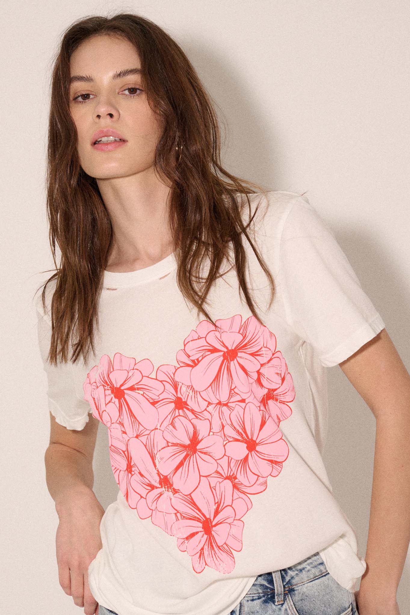 Love in Bloom Flower Heart Distressed Graphic Tee - ShopPromesa