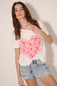 Love in Bloom Flower Heart Distressed Graphic Tee - ShopPromesa