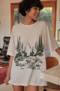 Mustang Mountain Distressed Oversize Graphic Tee - ShopPromesa