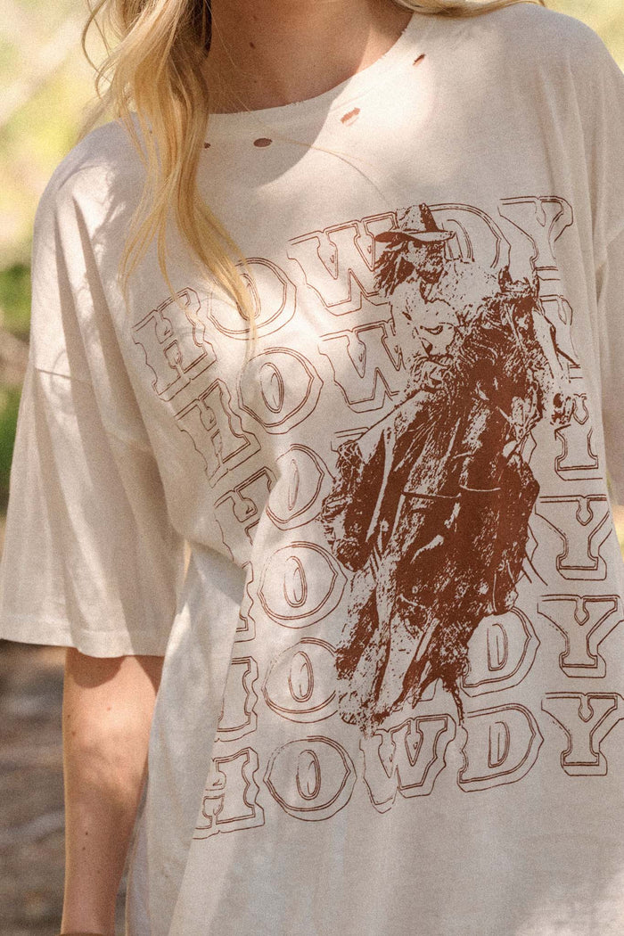 Howdy Rodeo Distressed Oversize Graphic Tee - ShopPromesa