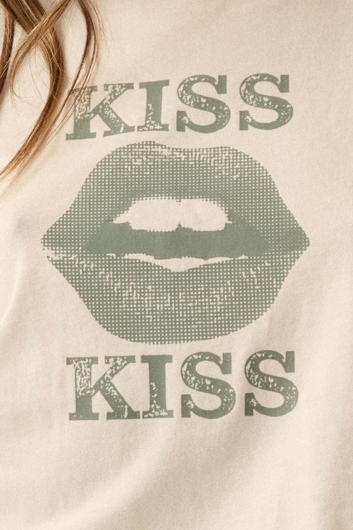 Kiss Kiss Cropped Lettuce-Edge Graphic Baby Tee - ShopPromesa