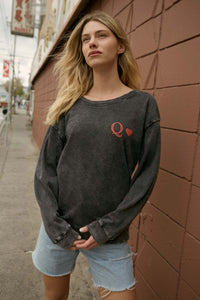 Queen of Hearts Back-Print Graphic Sweatshirt - ShopPromesa