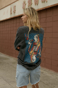 Queen of Hearts Back-Print Graphic Sweatshirt - ShopPromesa