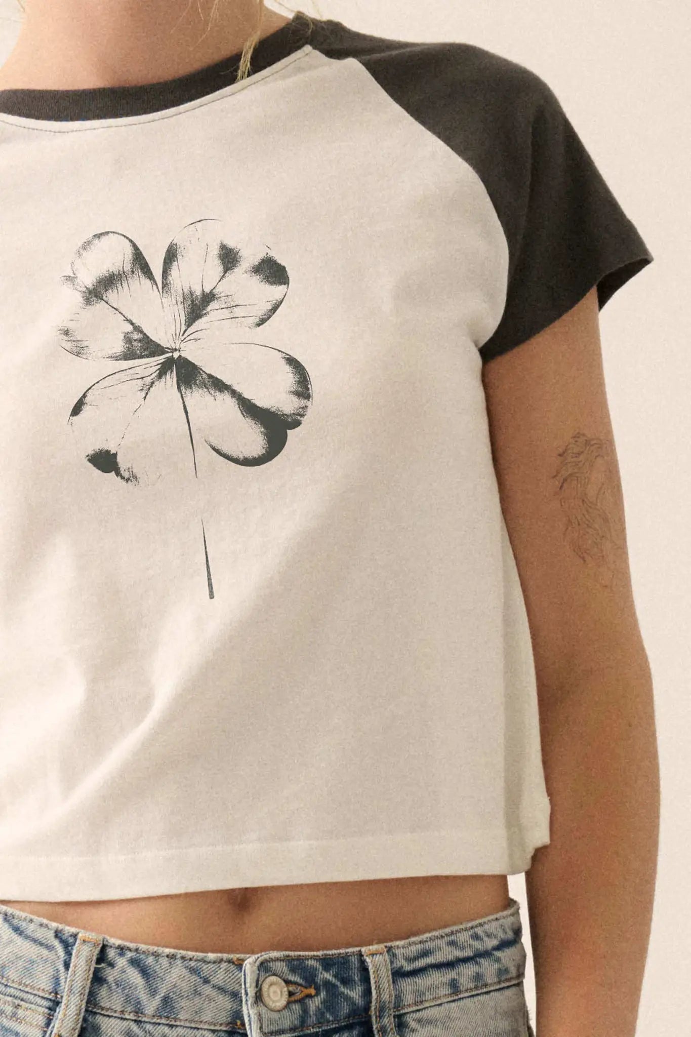 Lucky Clover Cropped Raglan Graphic Baby Tee - ShopPromesa