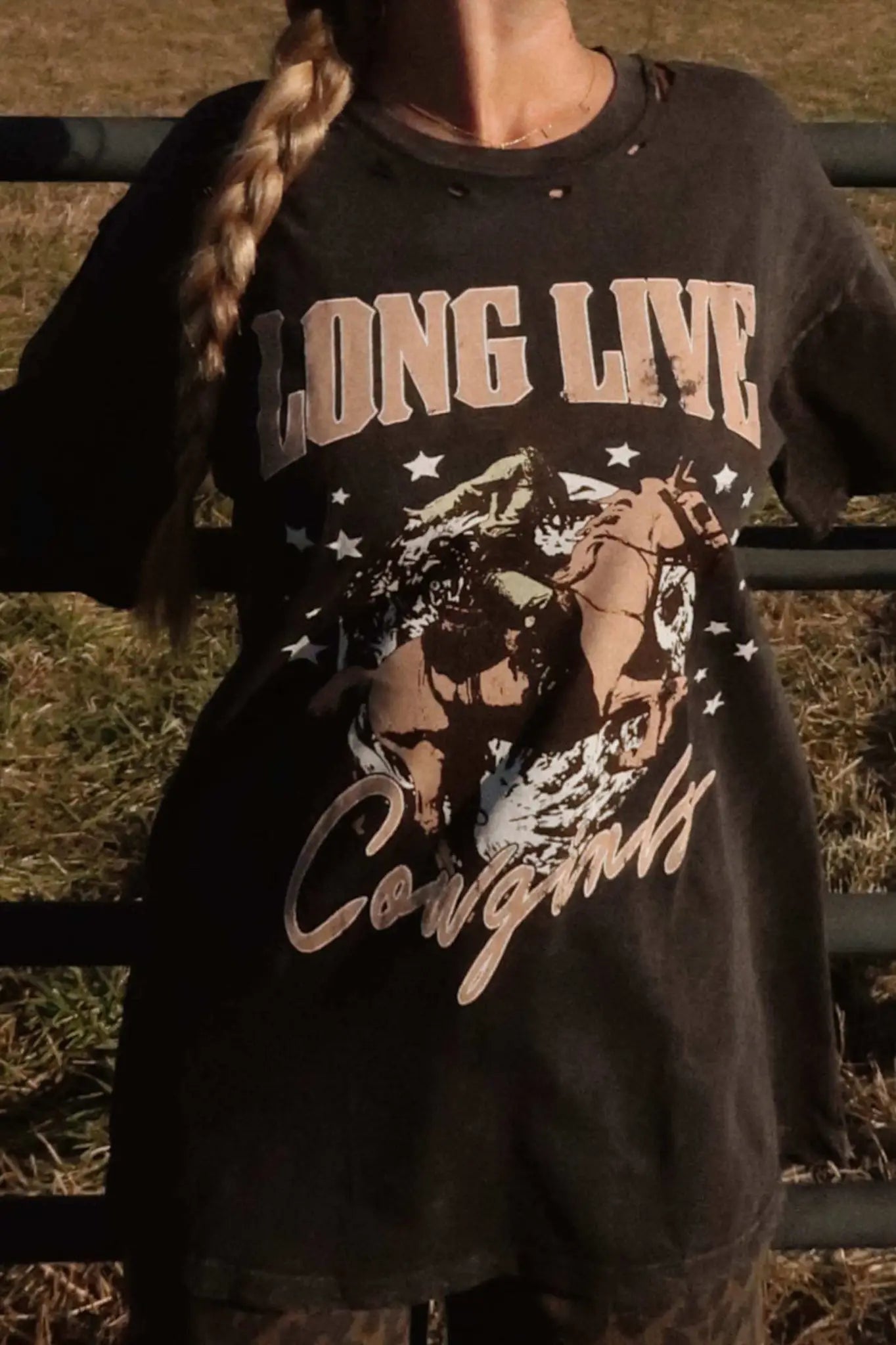Long Live Cowgirls Distressed Graphic Tee - ShopPromesa