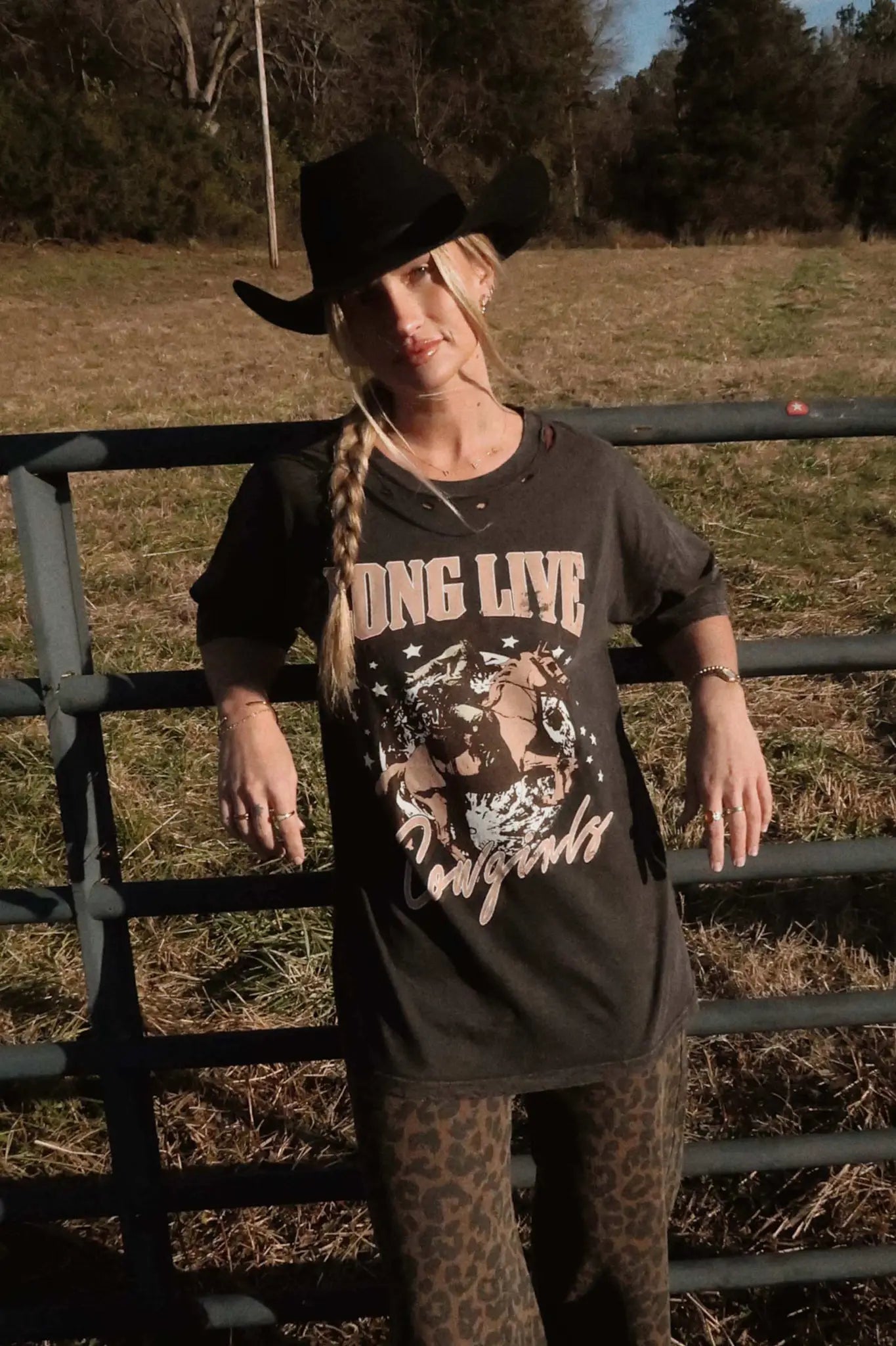 Long Live Cowgirls Distressed Graphic Tee - ShopPromesa