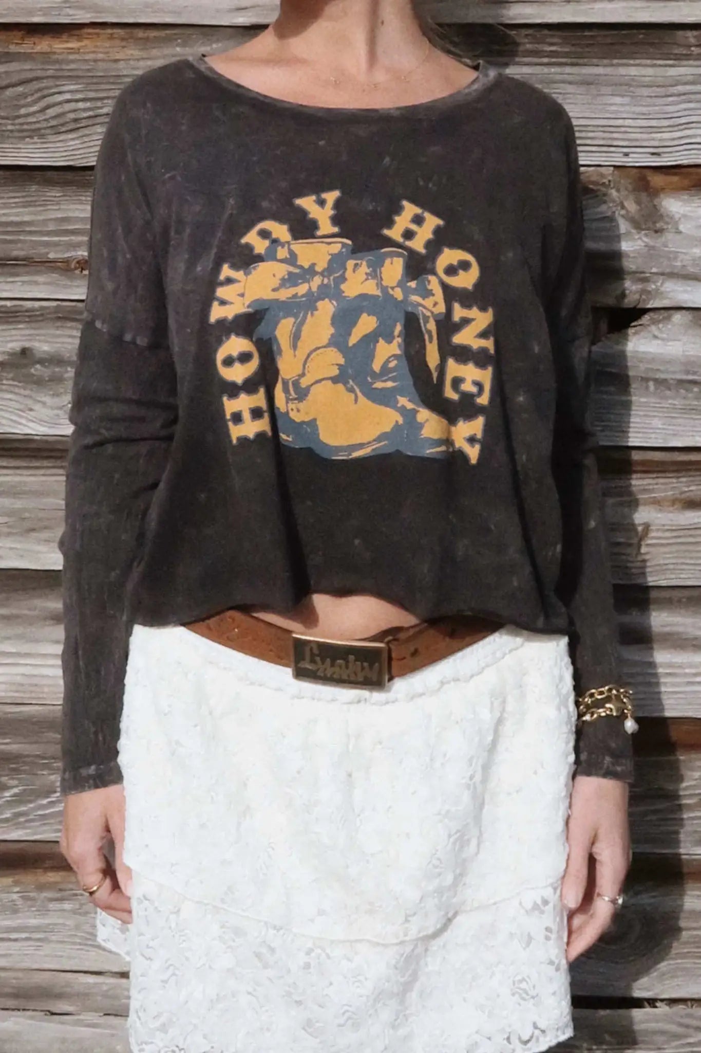 Howdy Honey Cropped Long-Sleeve Graphic Tee - ShopPromesa