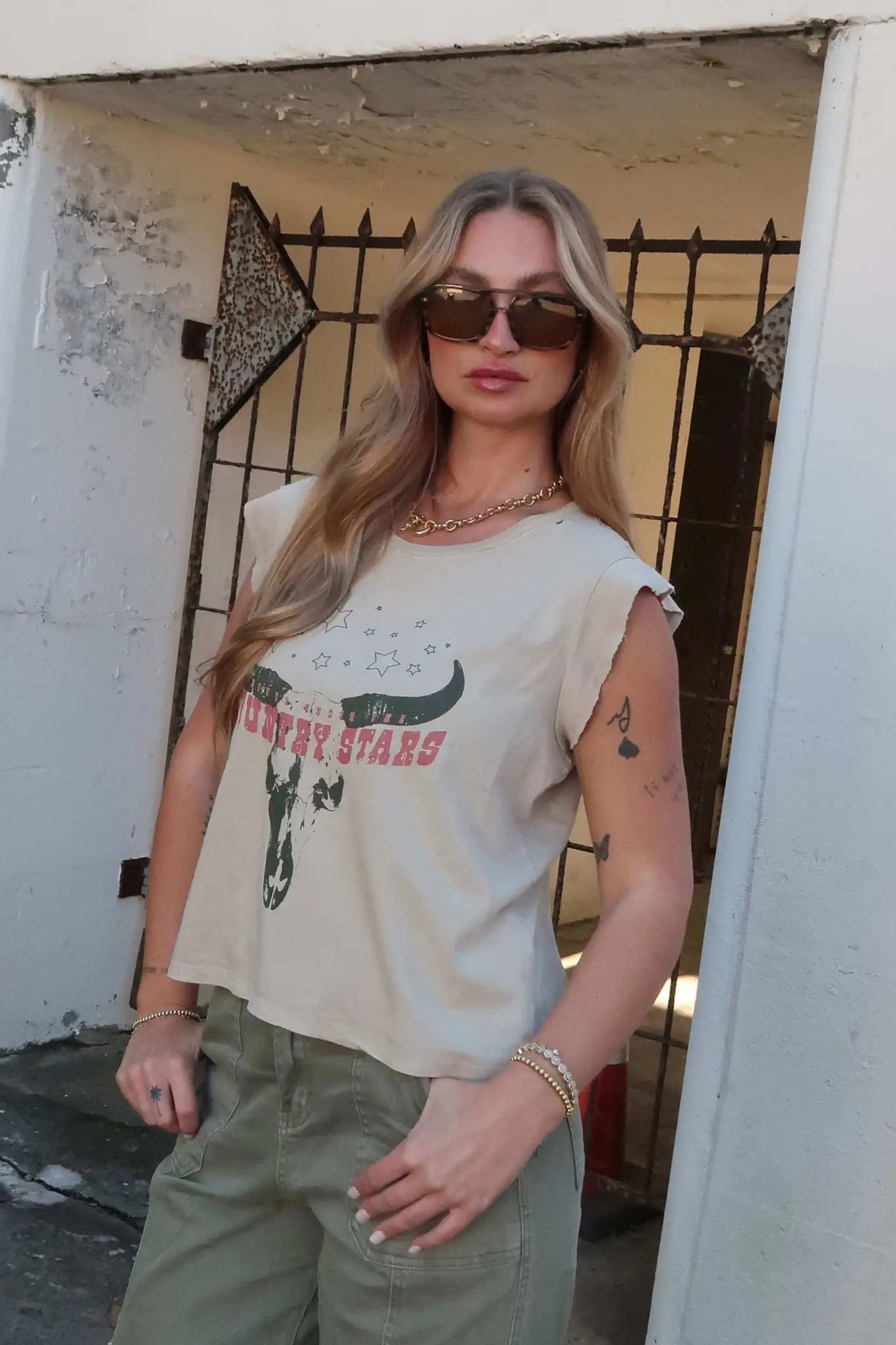 Country Stars Sleeveless Graphic Tee - ShopPromesa