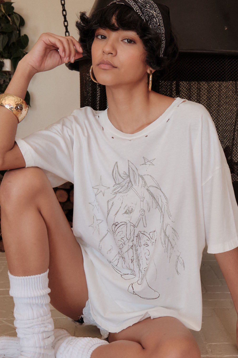 One Horse Town Distressed Hand-Drawn Graphic Tee - ShopPromesa