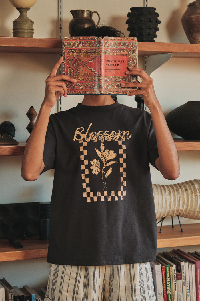 Blossom Vintage-Print Floral Graphic Tee - ShopPromesa