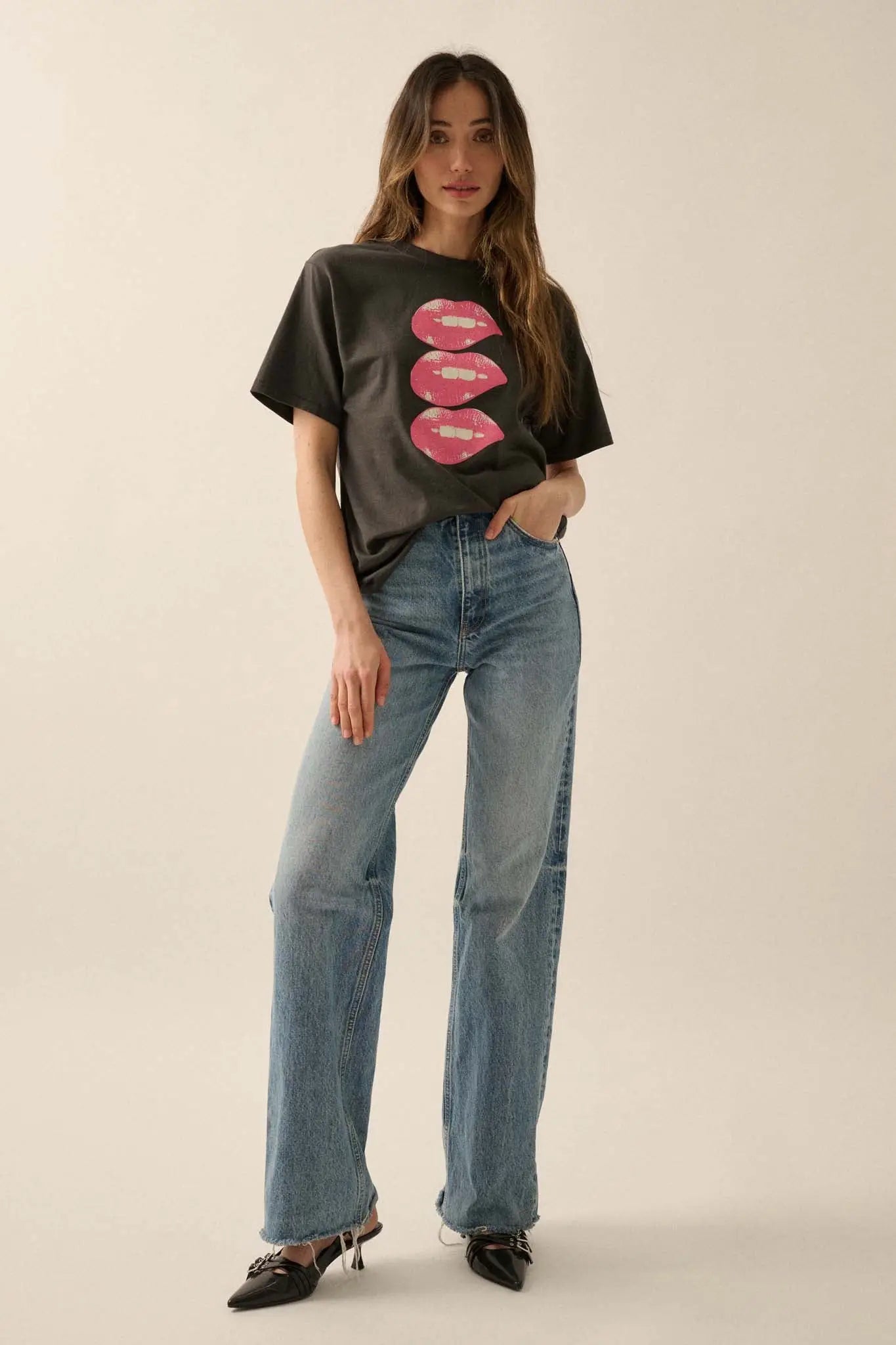 Lip Bite Vintage-Print Garment-Dyed Graphic Tee - ShopPromesa