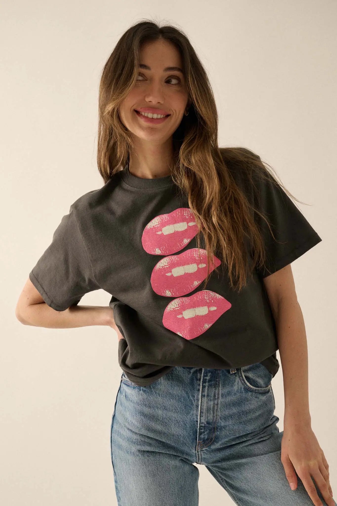Lip Bite Vintage-Print Garment-Dyed Graphic Tee - ShopPromesa