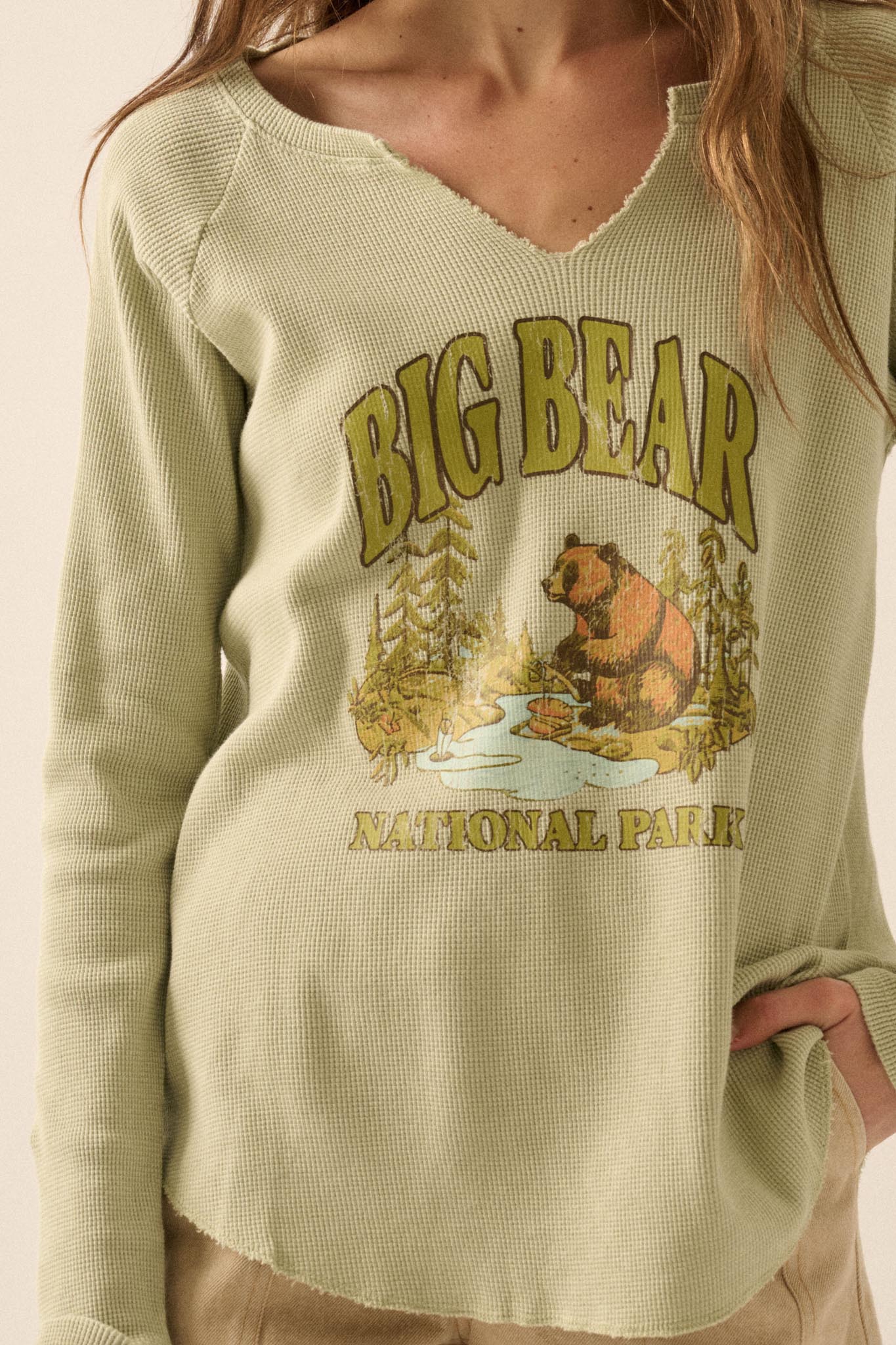 Big Bear Split-Neck Thermal Graphic Top - ShopPromesa