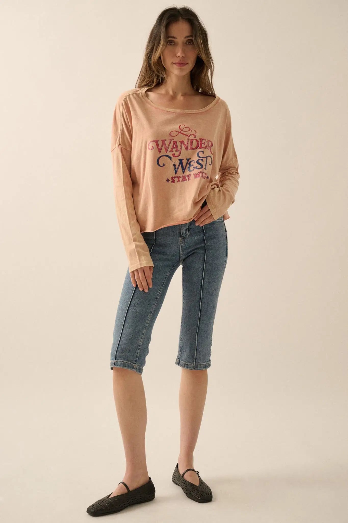 Wander West Cropped Long-Sleeve Graphic Tee - ShopPromesa