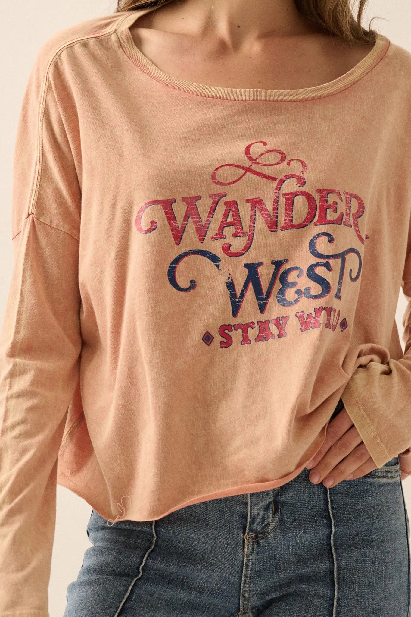 Wander West Cropped Long-Sleeve Graphic Tee - ShopPromesa