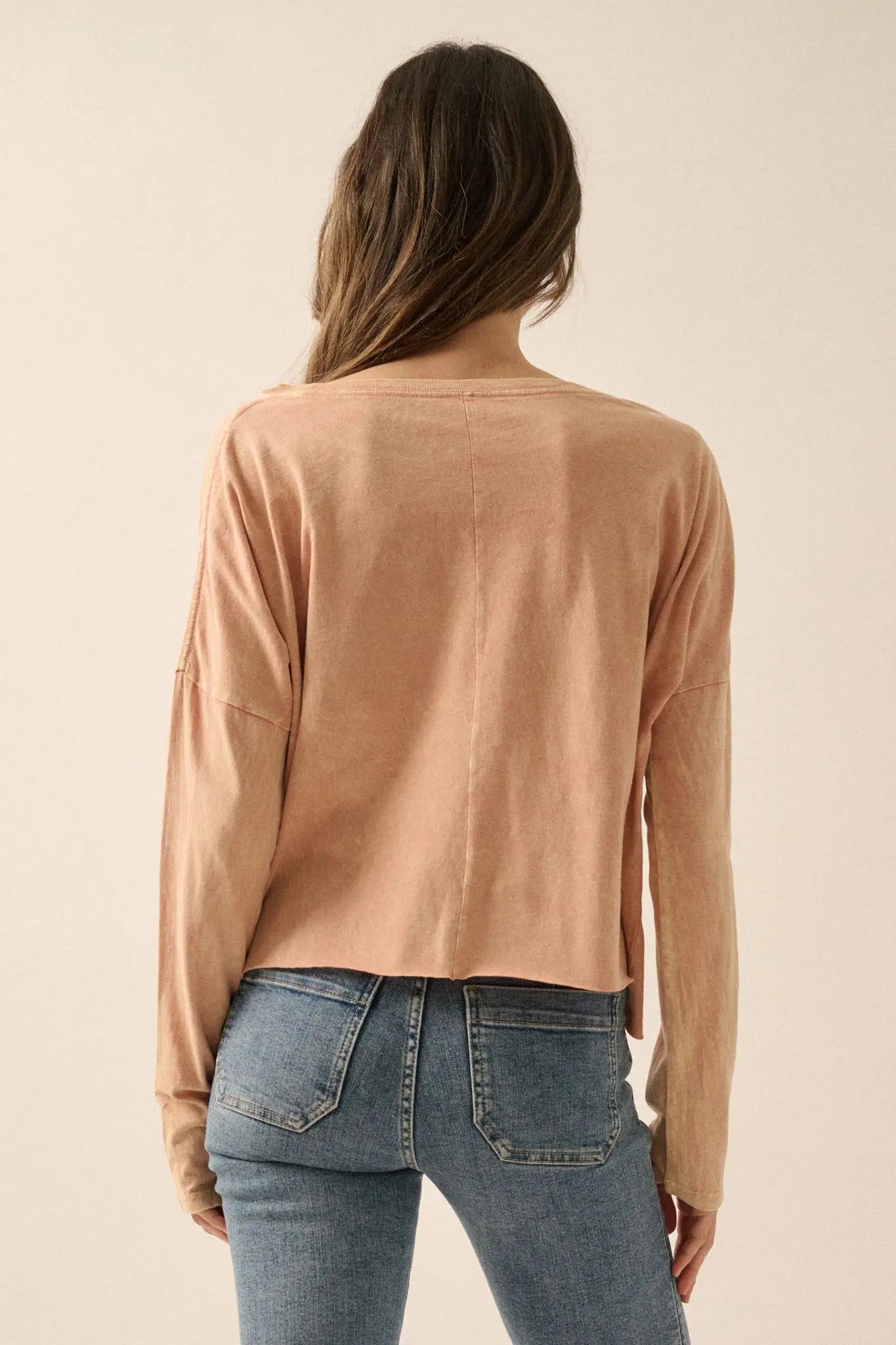 Wander West Cropped Long-Sleeve Graphic Tee - ShopPromesa