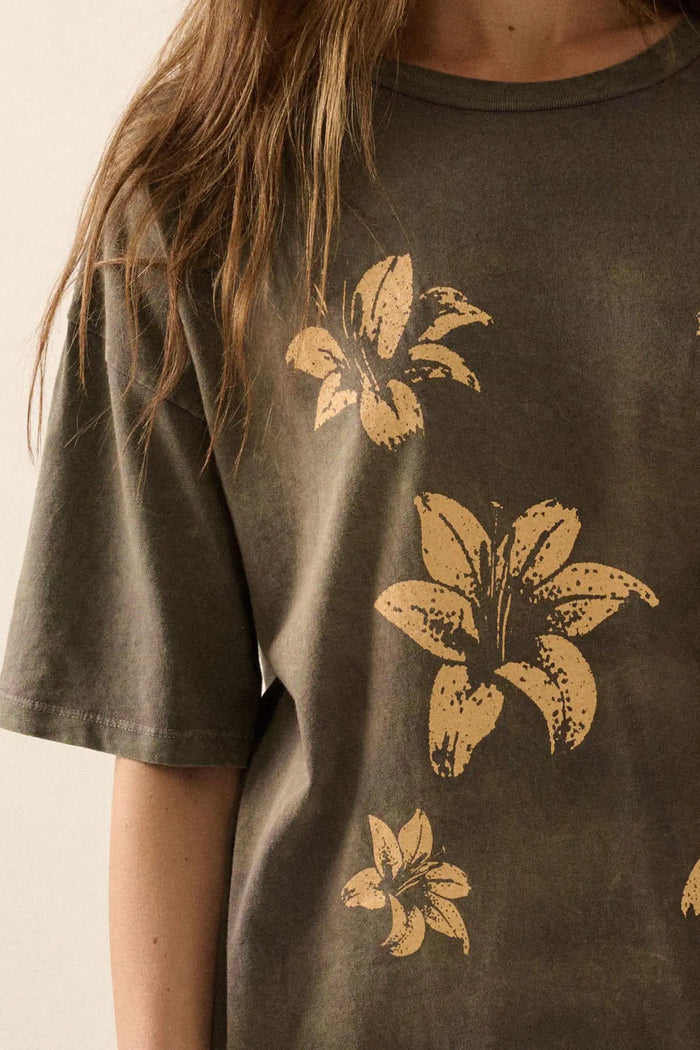 Lovely Lilies Vintage-Wash Oversize Graphic Tee - ShopPromesa