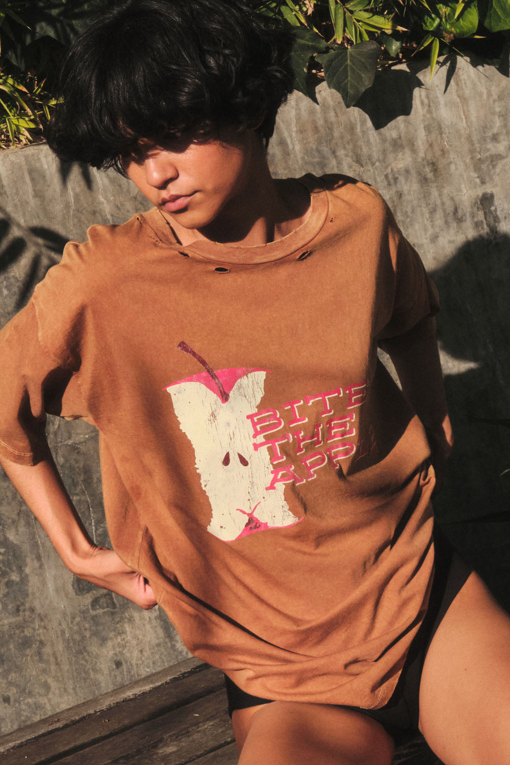 Bite the Apple Distressed Oversize Graphic Tee - ShopPromesa