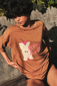 Bite the Apple Distressed Oversize Graphic Tee - ShopPromesa