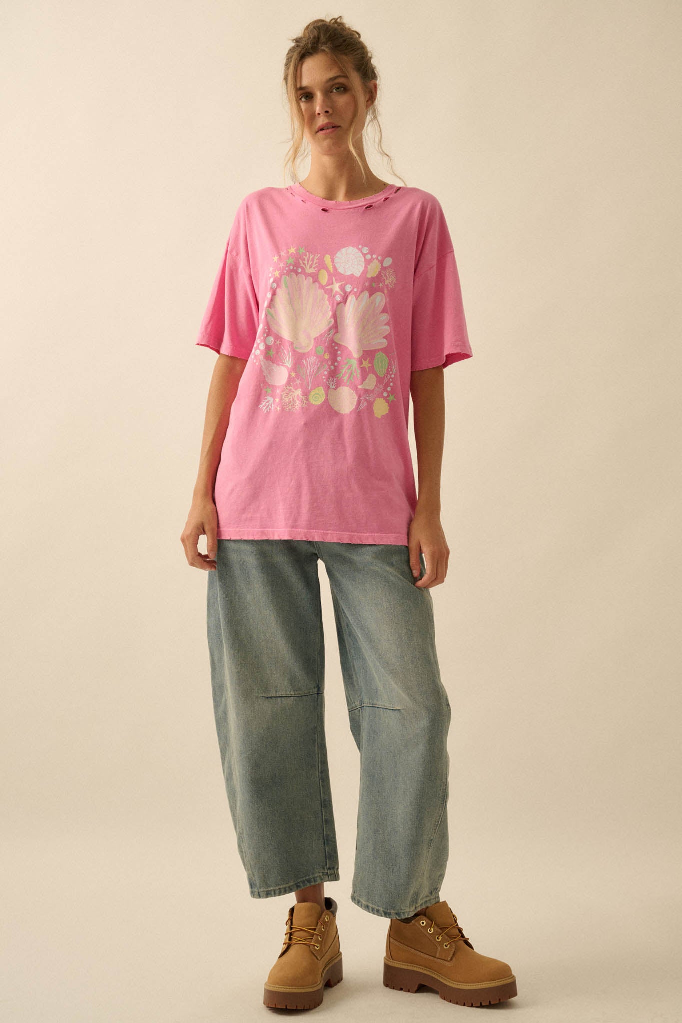 By the Seashore Distressed Seashell Graphic Tee - ShopPromesa