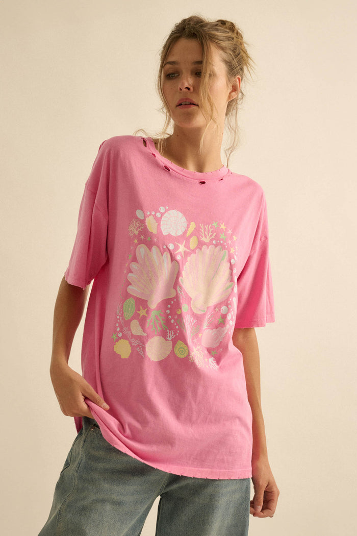 By the Seashore Distressed Seashell Graphic Tee - ShopPromesa