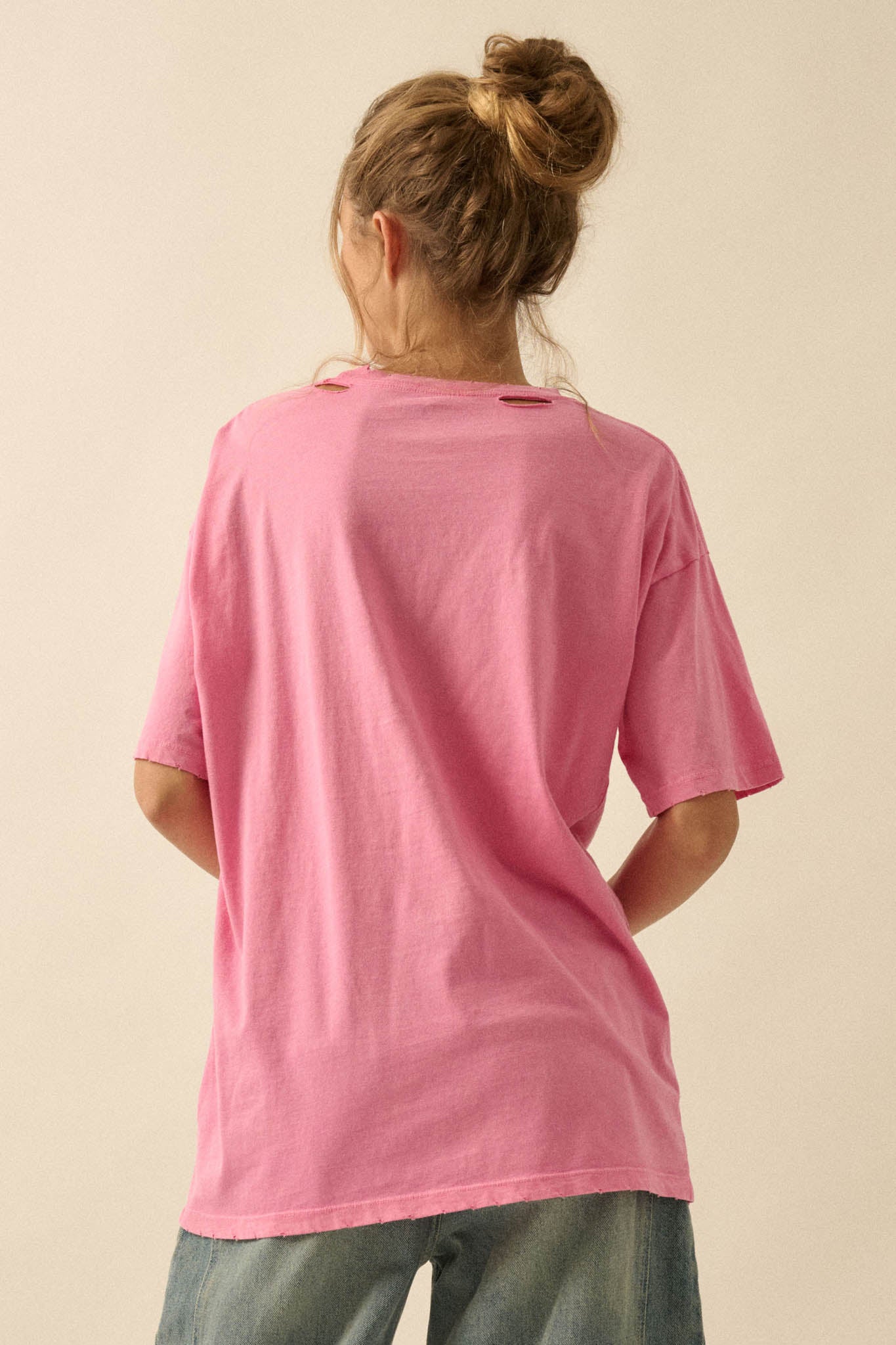 By the Seashore Distressed Seashell Graphic Tee - ShopPromesa