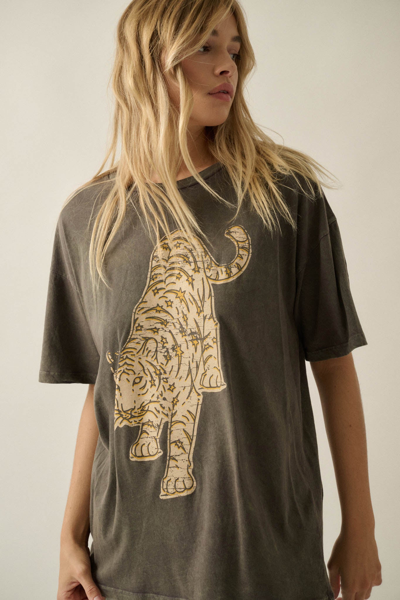 Cosmic Tiger Vintage-Wash Oversize Graphic Tee - ShopPromesa