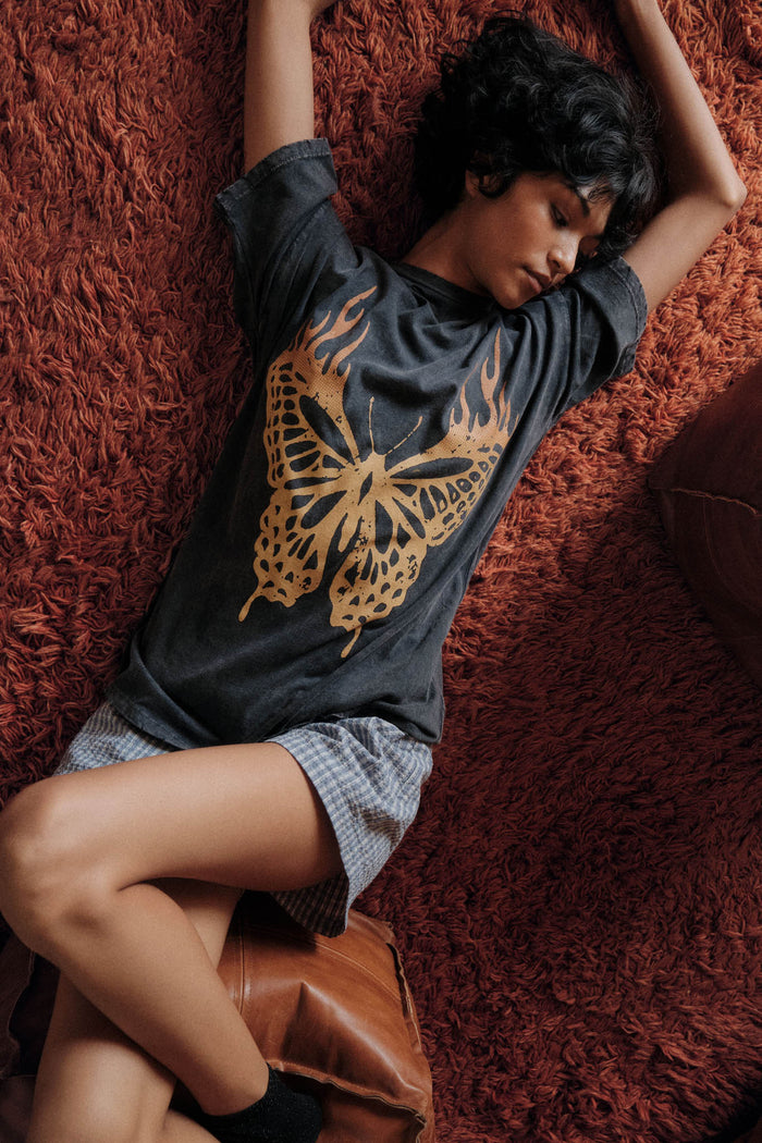 Burning Beauty Distressed Butterfly Graphic Tee - ShopPromesa