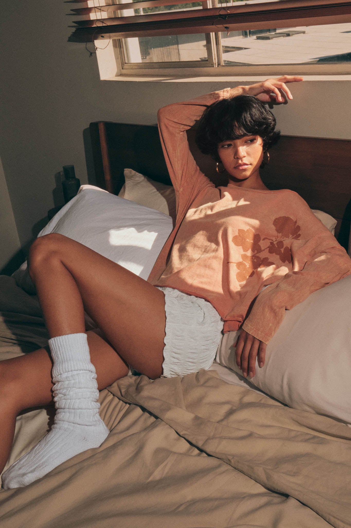 Faded Rose Long-Sleeve Cropped Graphic Tee - ShopPromesa
