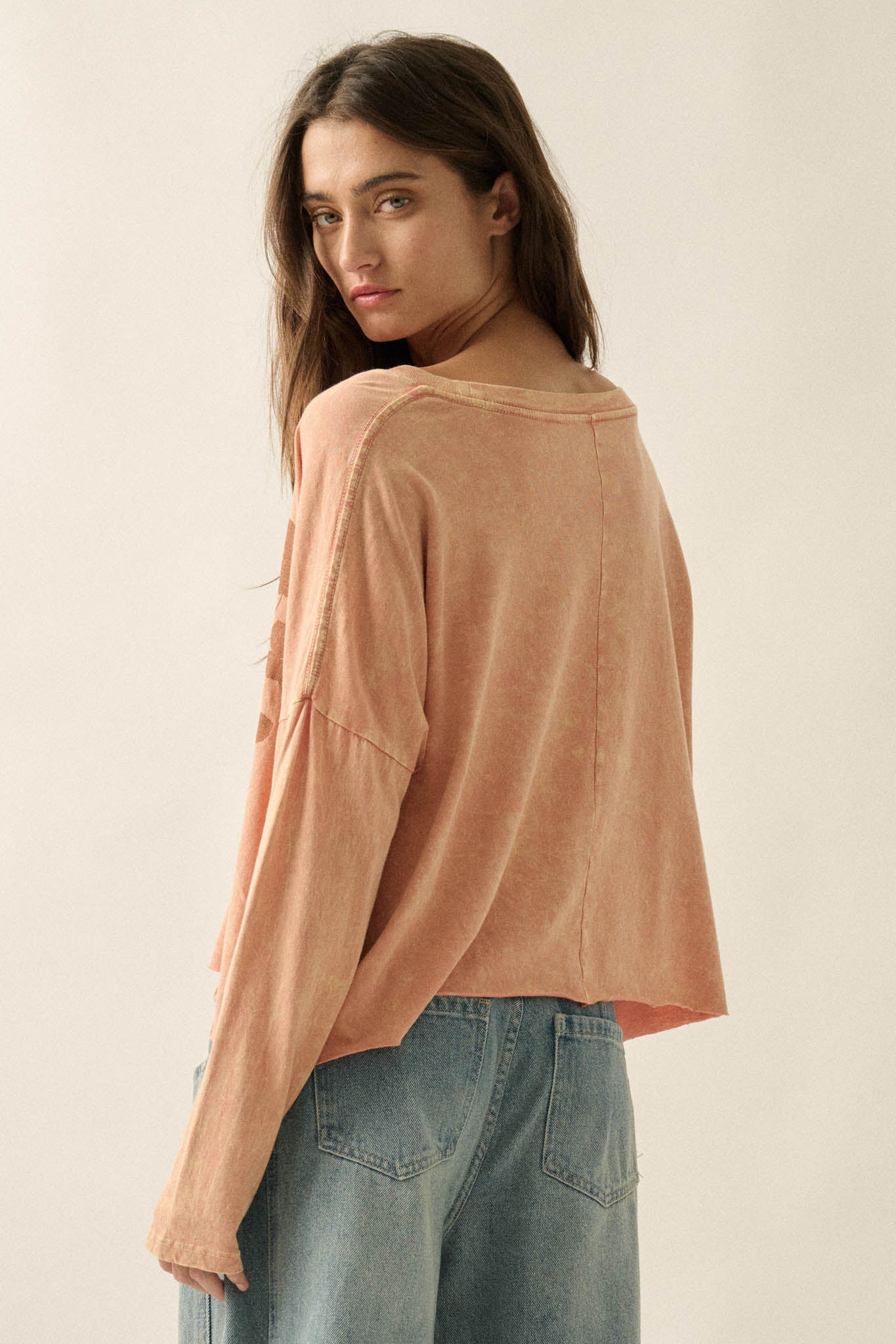 Faded Rose Long-Sleeve Cropped Graphic Tee - ShopPromesa
