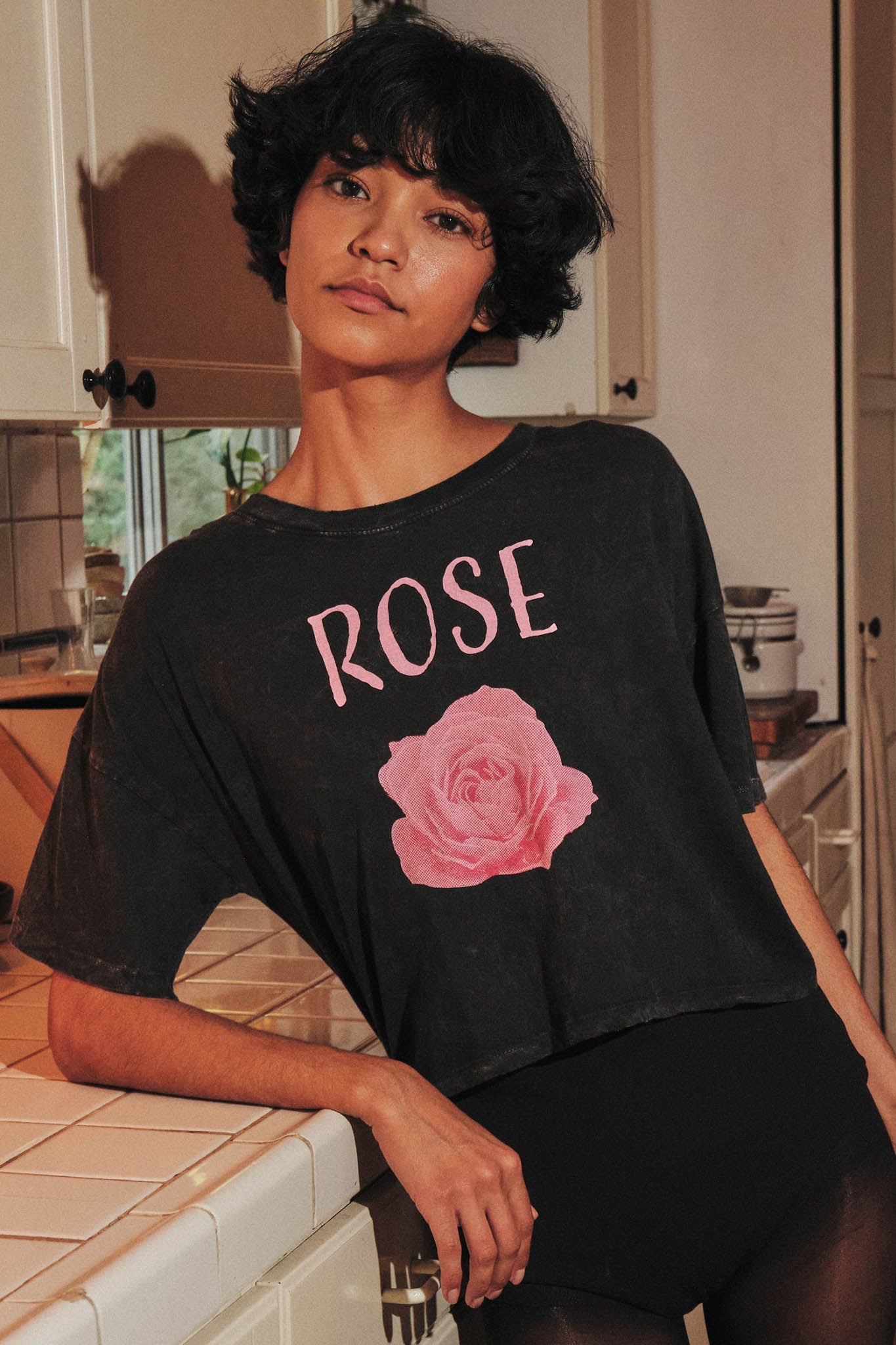 Blooming Rose Vintage-Wash Cropped Graphic Tee - ShopPromesa