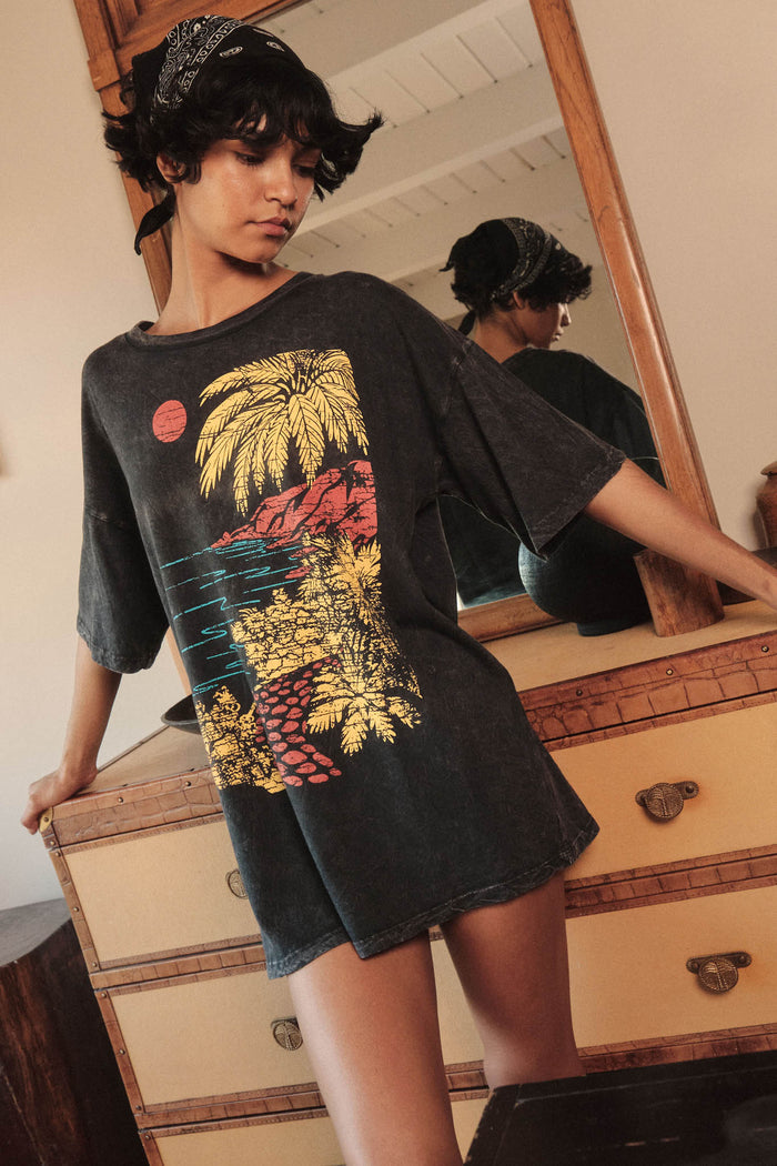 Tropical Shore Vintage-Wash Oversize Graphic Tee - ShopPromesa