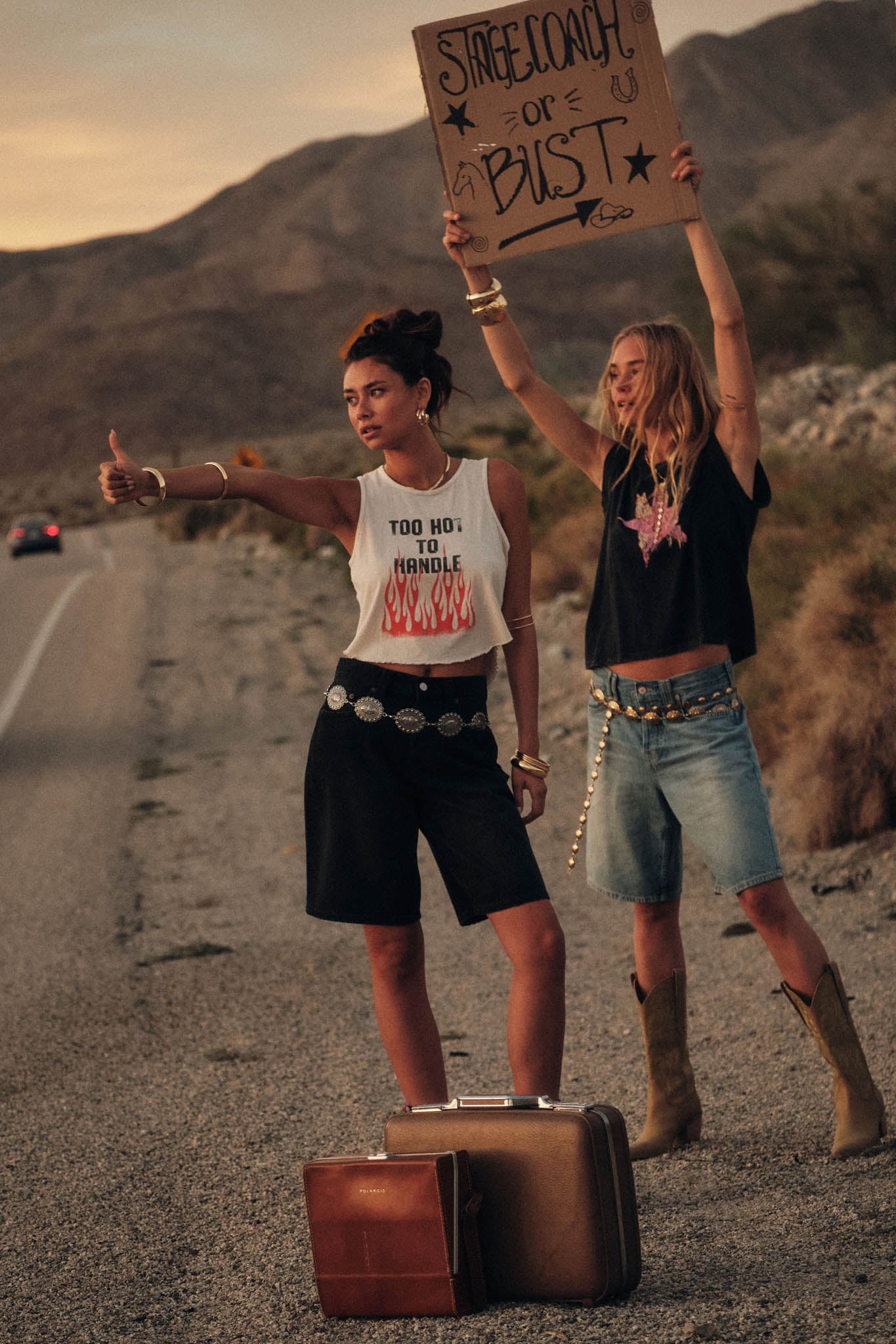 Too Hot to Handle Lettuce-Edge Graphic Tank Top - ShopPromesa