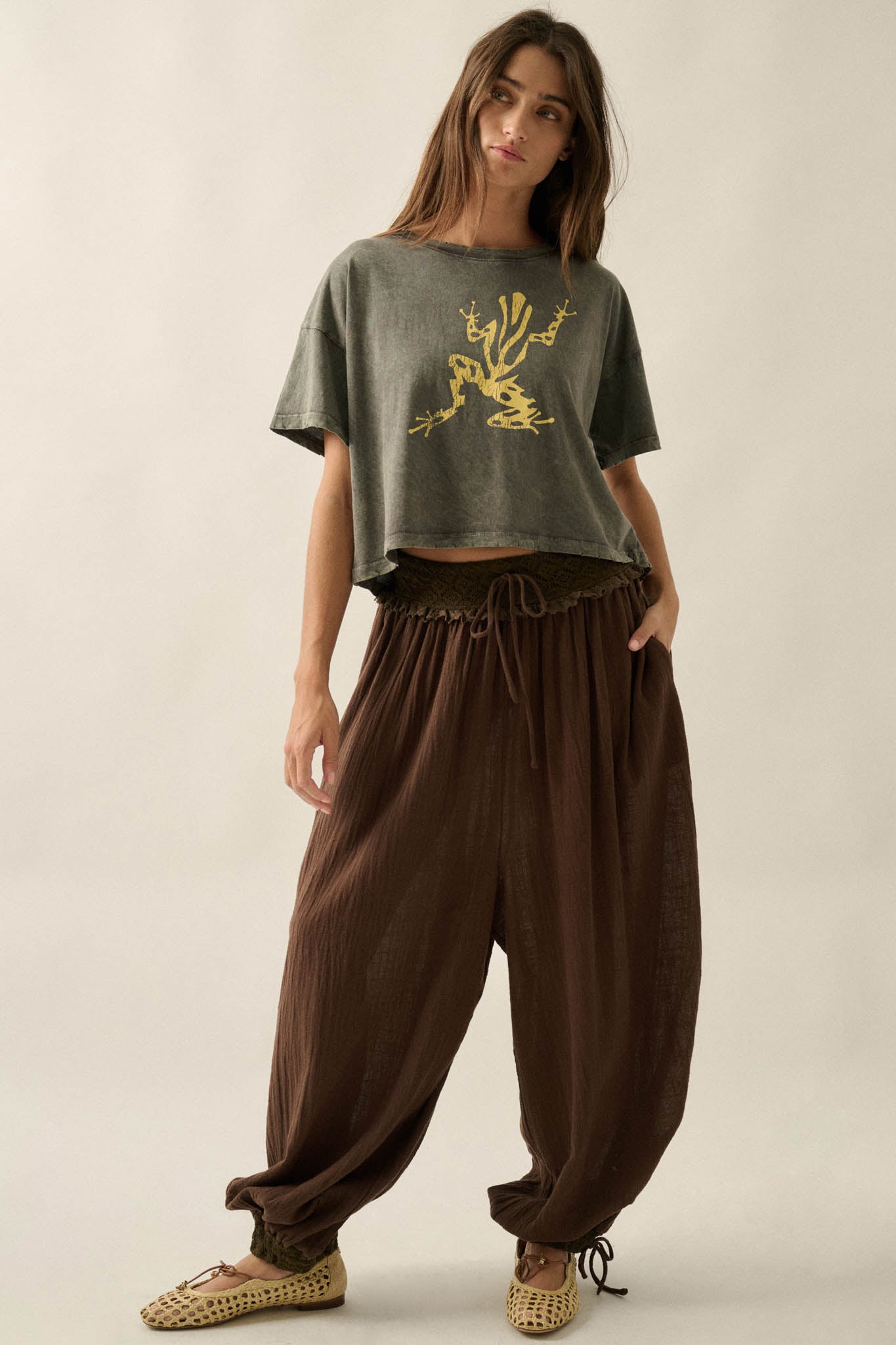 Leap Frog Vintage-Wash Cropped Graphic Tee - ShopPromesa