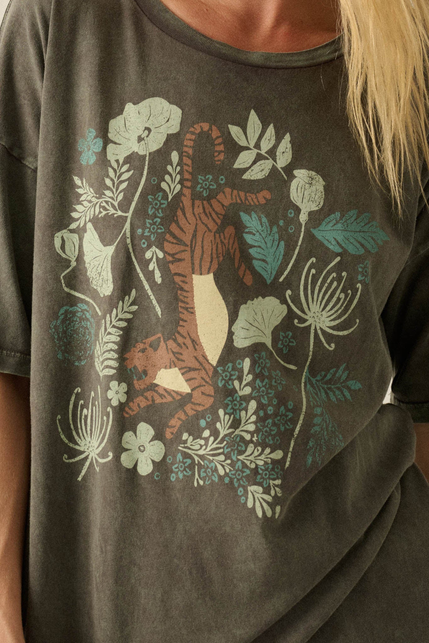 Jungle Tiger Vintage-Wash Oversize Graphic Tee - ShopPromesa