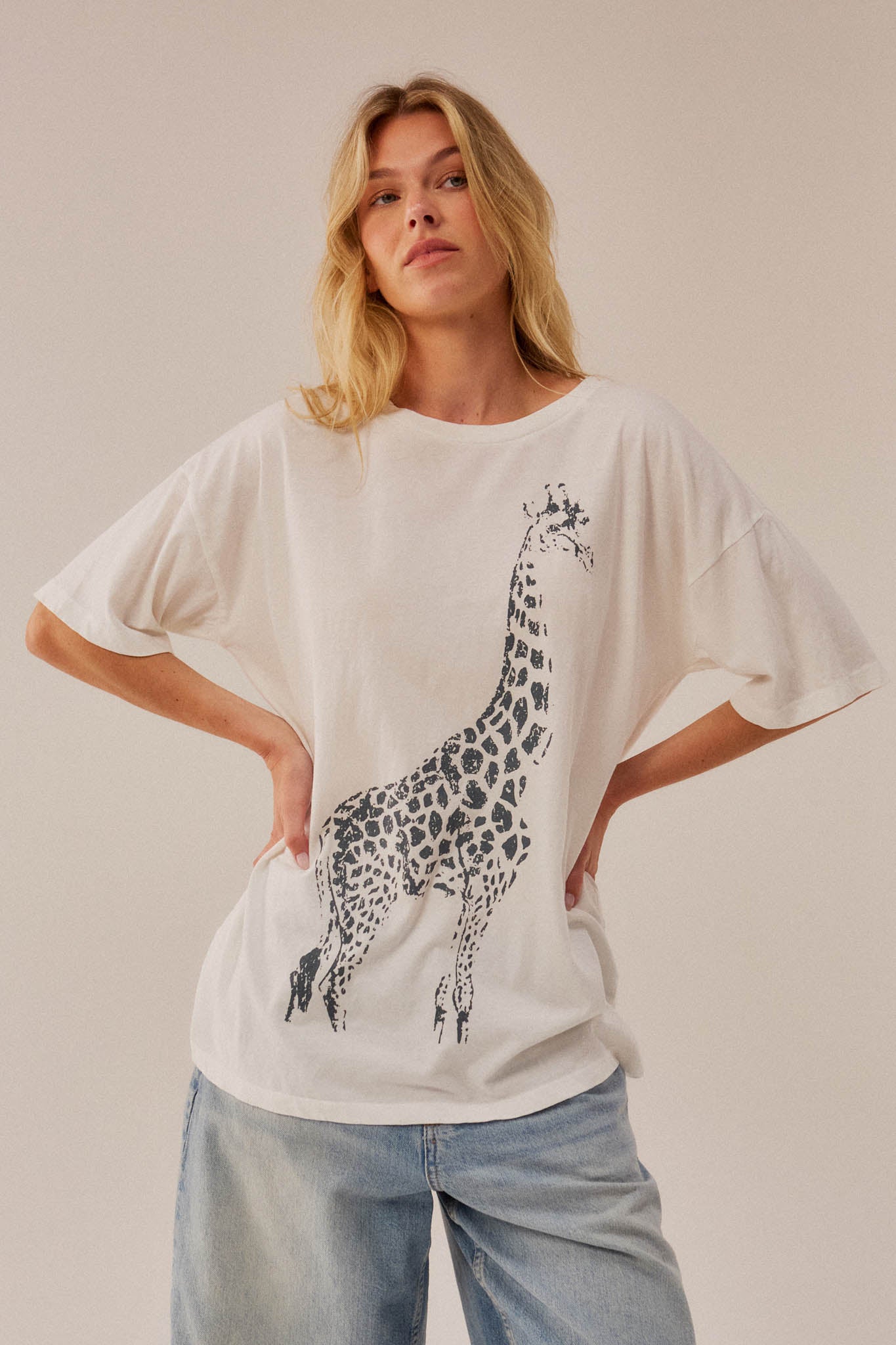 Joyful Giraffe Vintage-Print Oversize Graphic Tee - ShopPromesa