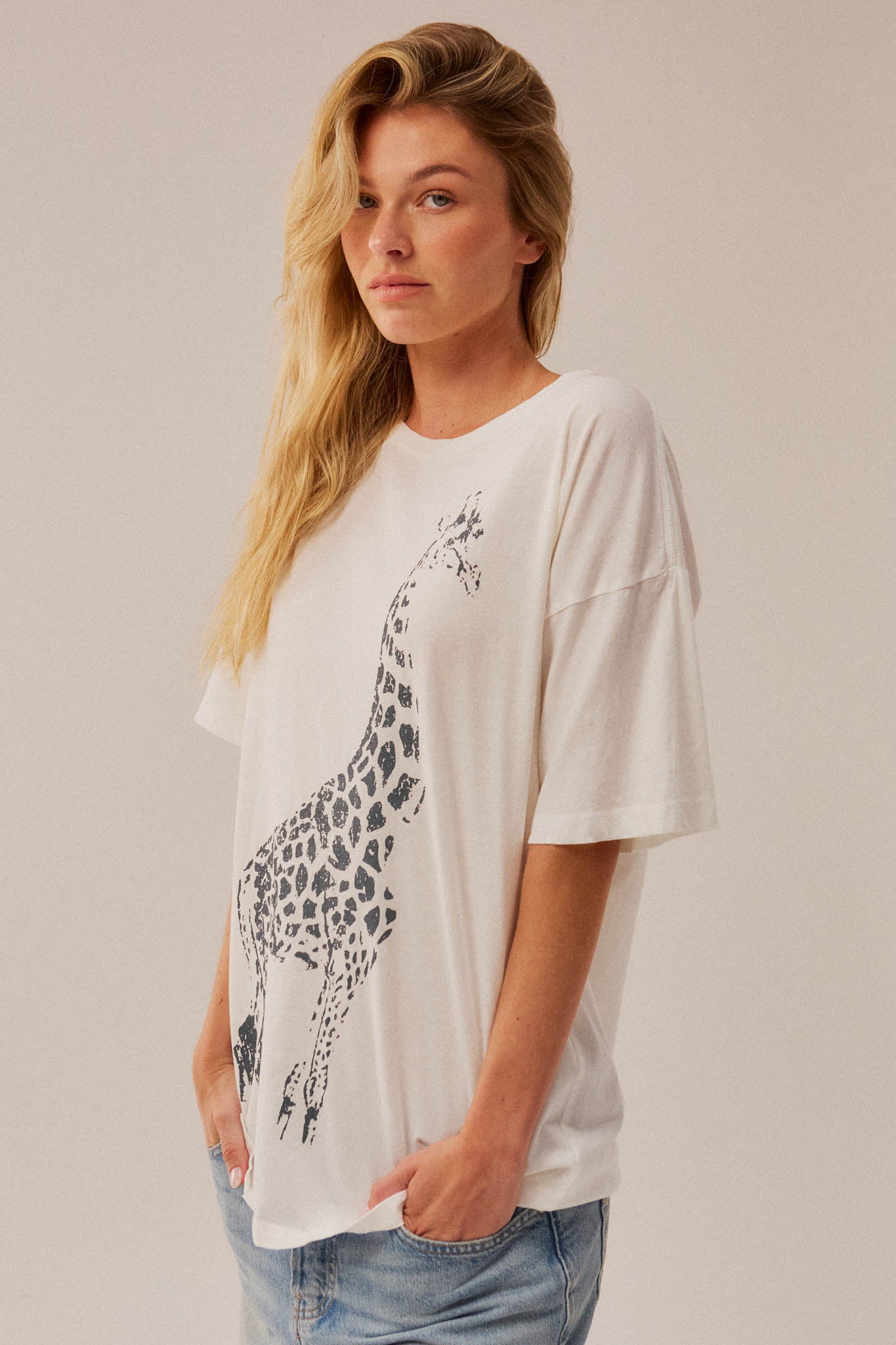 Joyful Giraffe Vintage-Print Oversize Graphic Tee - ShopPromesa