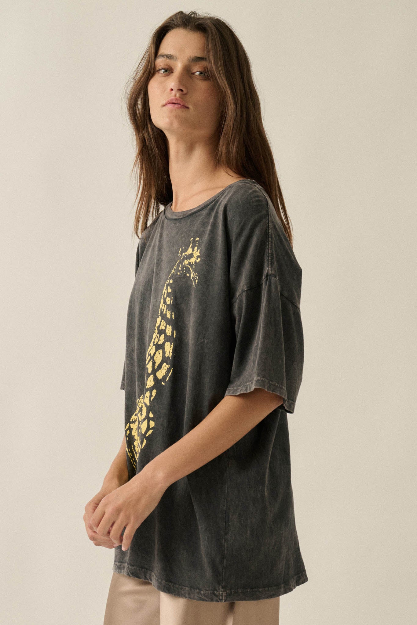 Golden Giraffe Vintage-Wash Oversize Graphic Tee - ShopPromesa