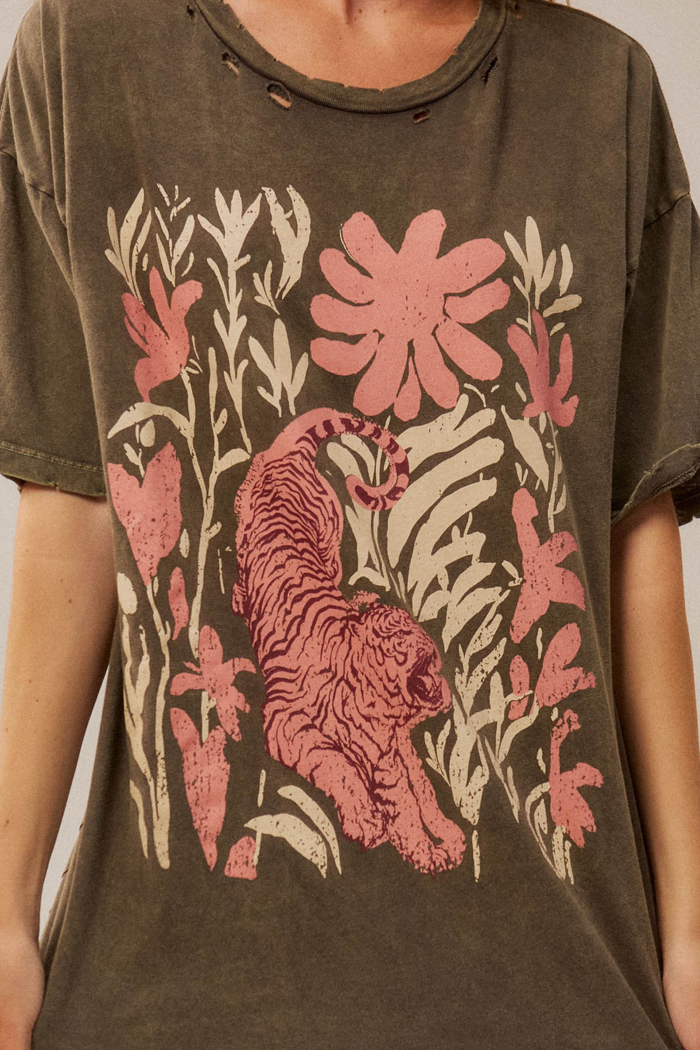 Tiger Garden Distressed Oversize Graphic Tee - ShopPromesa