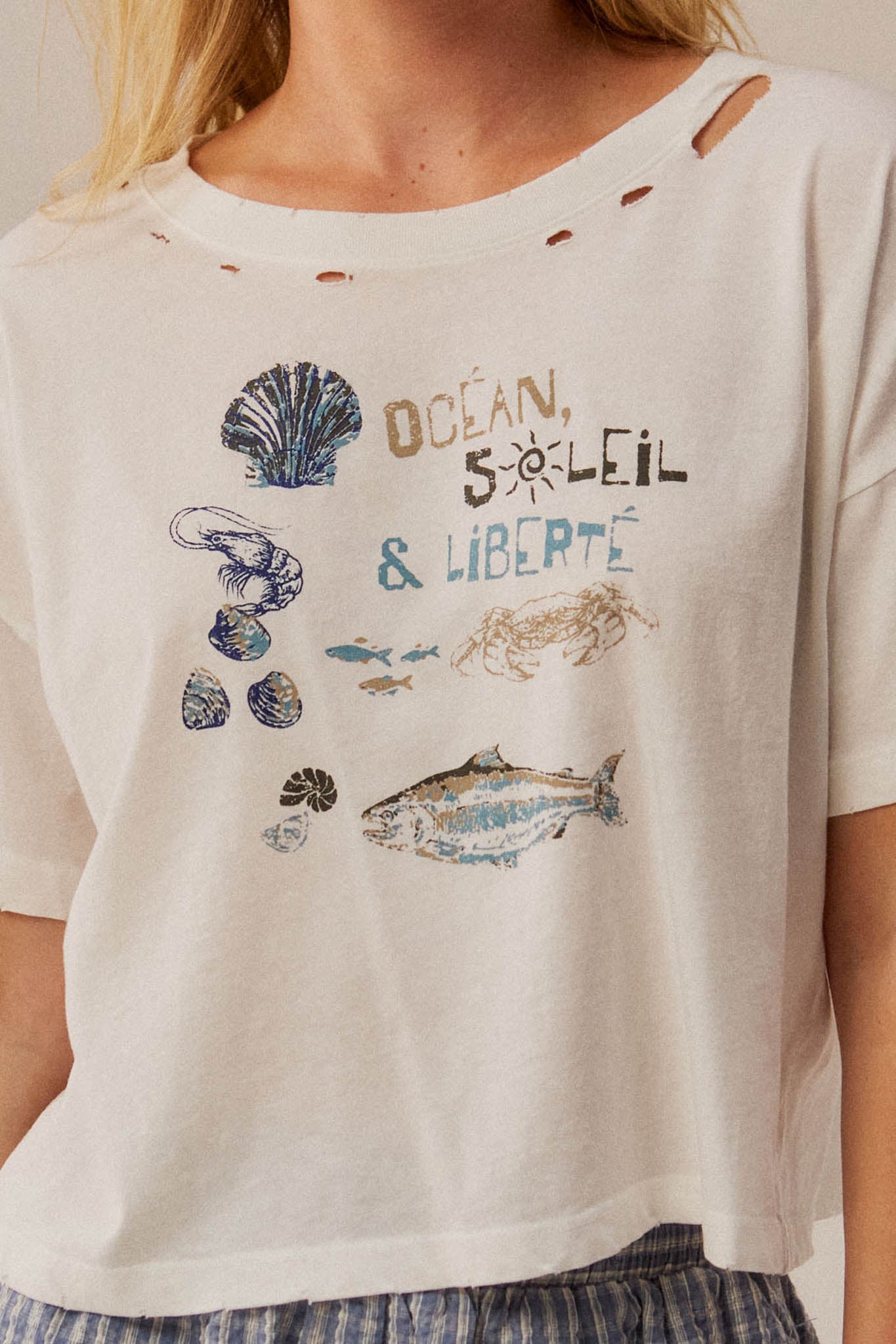 Océan Soleil Liberté Distressed Cropped Graphic Tee - ShopPromesa