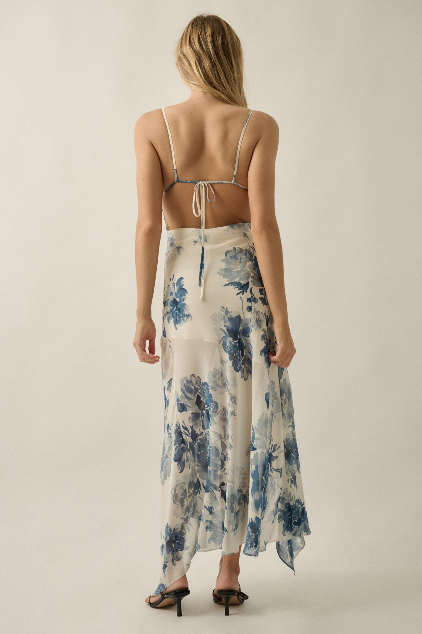 Elegant Beauty Floral Chiffon Open-Back Maxi Dress - ShopPromesa