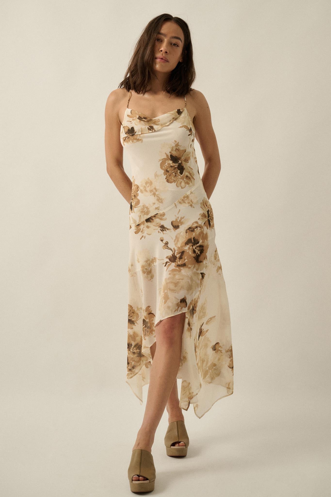 Elegant Beauty Floral Chiffon Open-Back Maxi Dress - ShopPromesa