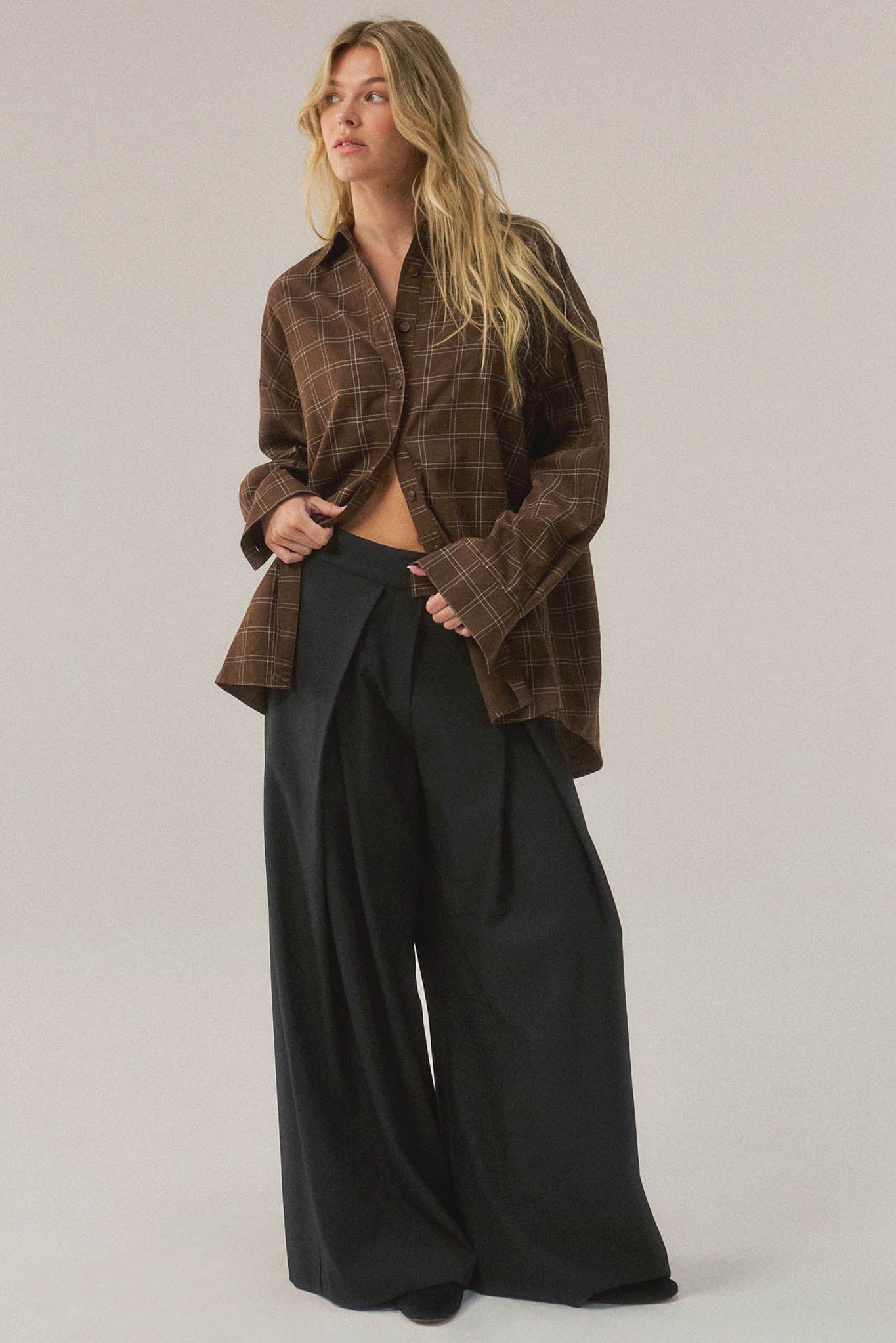Walk this Way Gabardine Pleated Wide-Leg Pants - ShopPromesa
