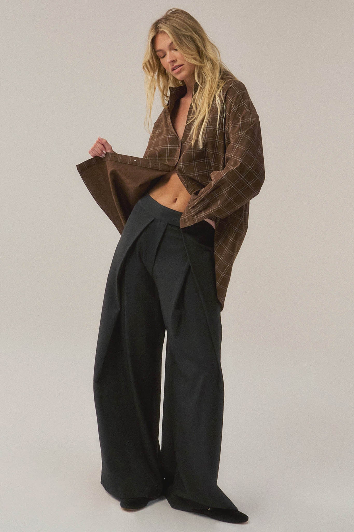 Walk this Way Gabardine Pleated Wide-Leg Pants - ShopPromesa