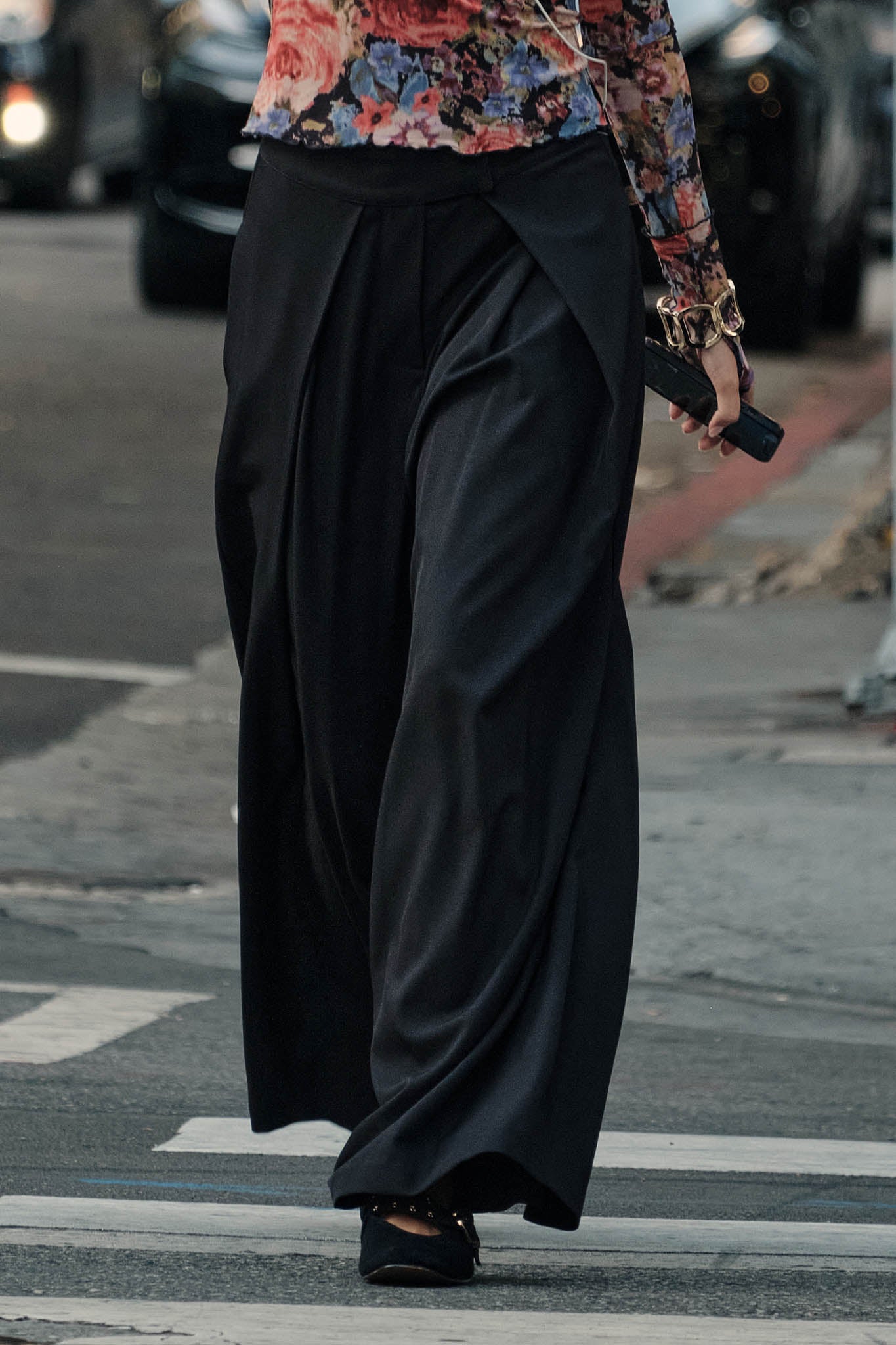 Walk this Way Gabardine Pleated Wide-Leg Pants - ShopPromesa