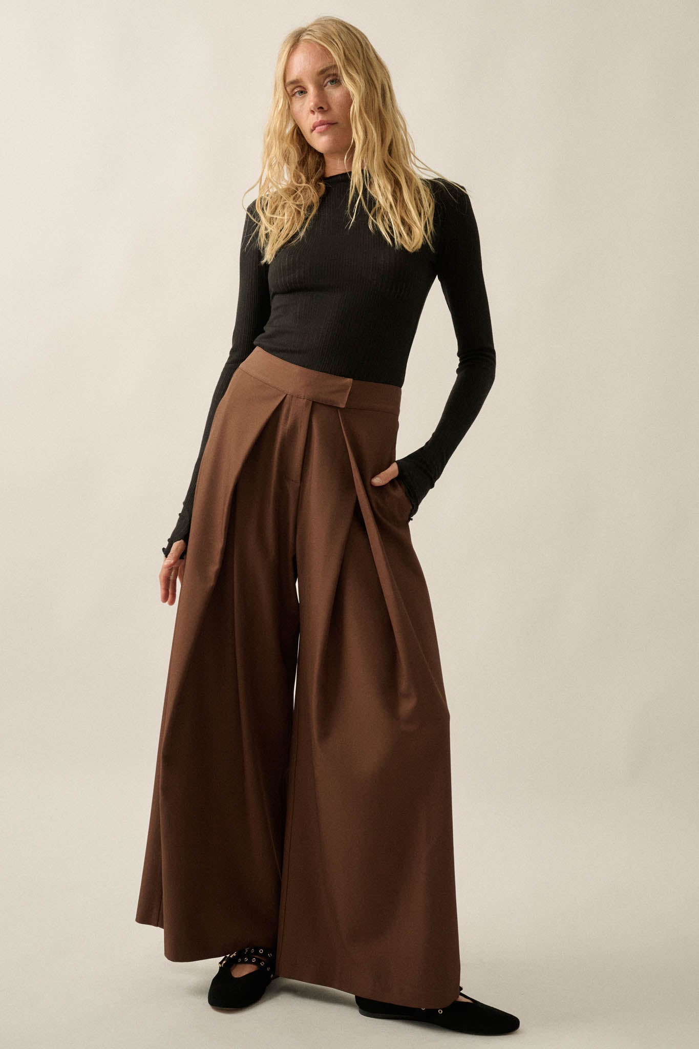 Walk this Way Gabardine Pleated Wide-Leg Pants - ShopPromesa