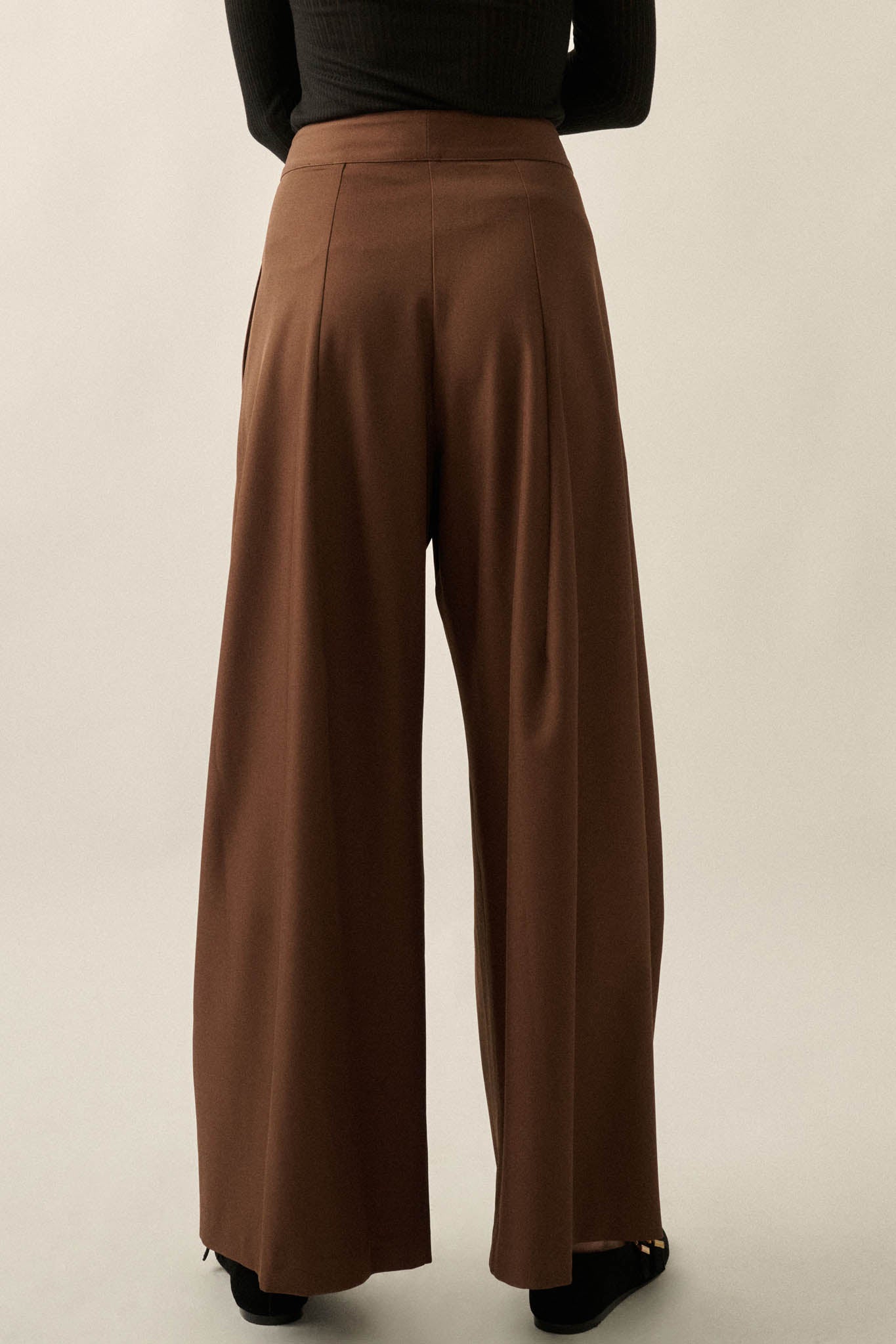 Walk this Way Gabardine Pleated Wide-Leg Pants - ShopPromesa