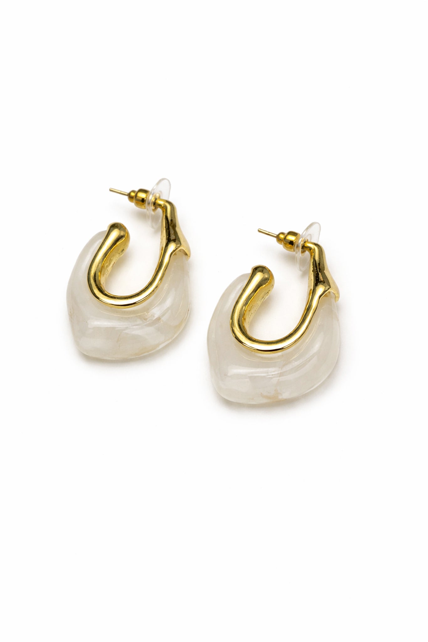Arden Marble Resin and Gold Warped Hoop Earrings - ShopPromesa