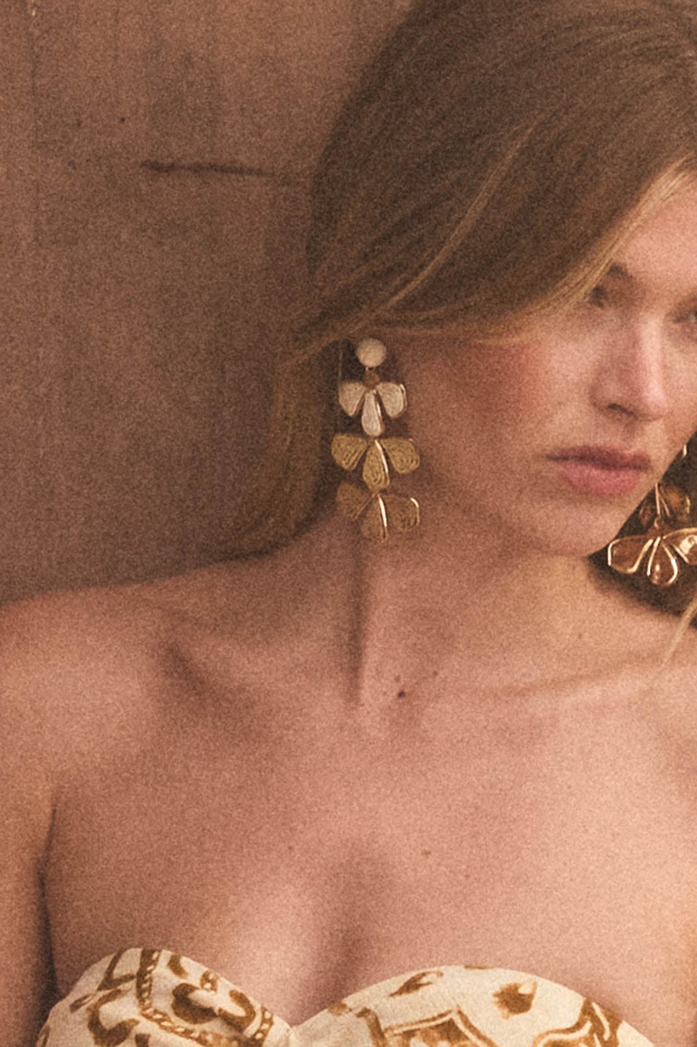 Acanto Straw Weave Tiered Flower Dangle Earrings - ShopPromesa